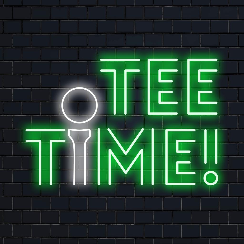 Upplyst logotyp läsning Tee Time! i levande LED-neon; idealisk för anpassad väggkonst eller personlig neonljusdekor.