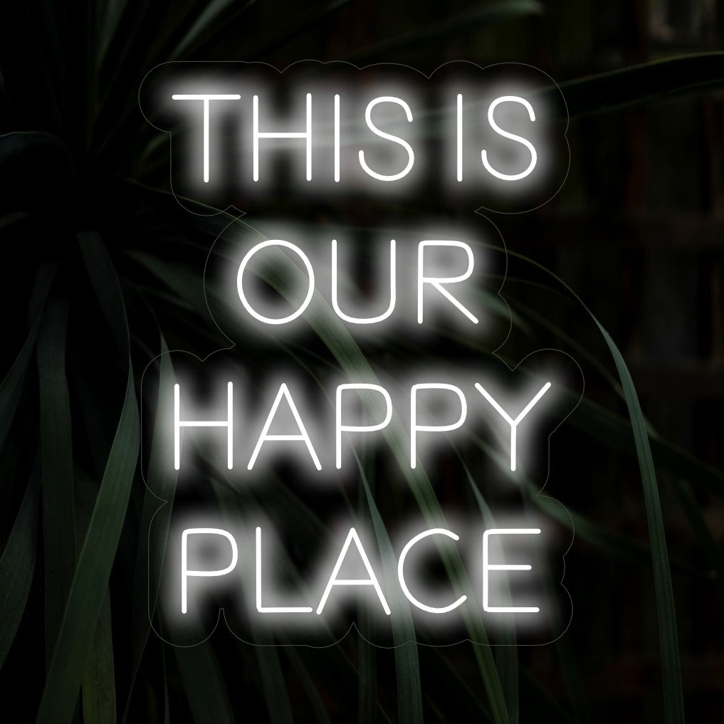 "This is Our Happy Place Neon Sign" sprider glädje med sitt celebra budskap, som kastar ett varmt sken som skapar en atmosfär av positivitet och kärlek i ditt utrymme.