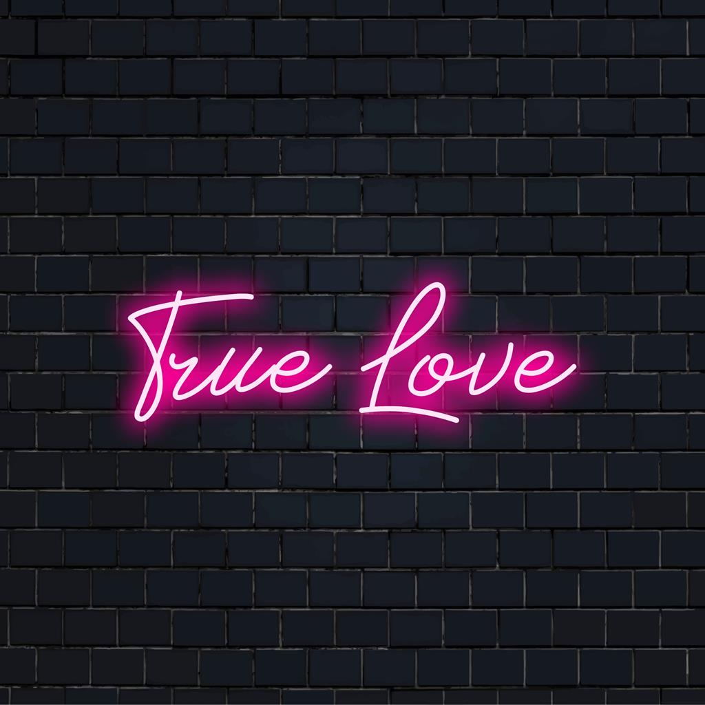 Ljus LED neonskylt som läser True Love, ger en touch av romantik och personlig stil, perfekt för hemmet eller evenemang.