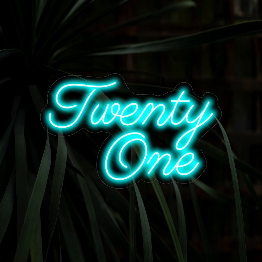 "Twenty One Neon Sign" ger en modern touch med sina eleganta siffror, som ger en cool glöd som skapar en stilfull och modern atmosfär i ditt utrymme.
