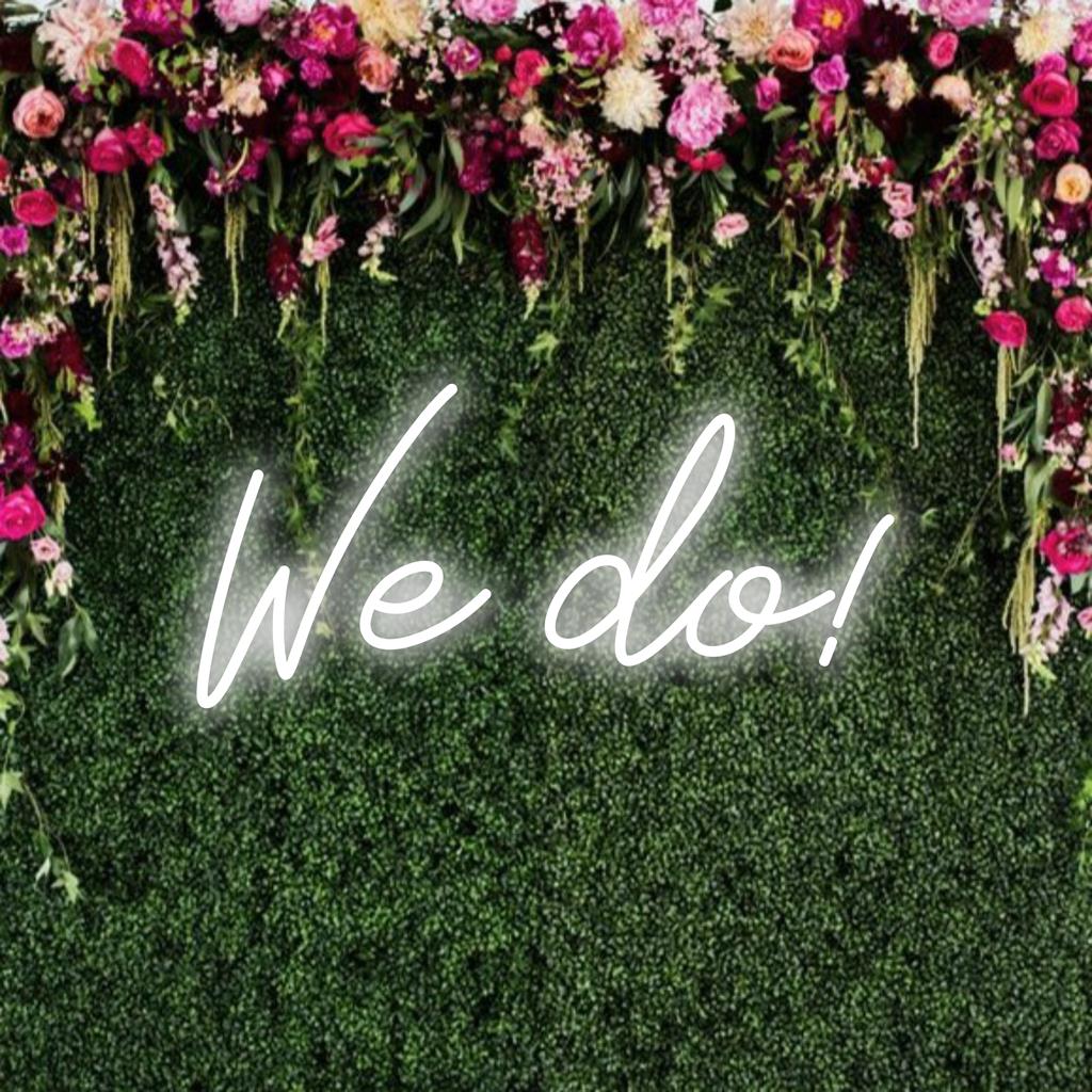 Skräddarsydd LED neonskylt med din unika design, perfekt för att lägga till personlig, levande konst till alla utrymmen.