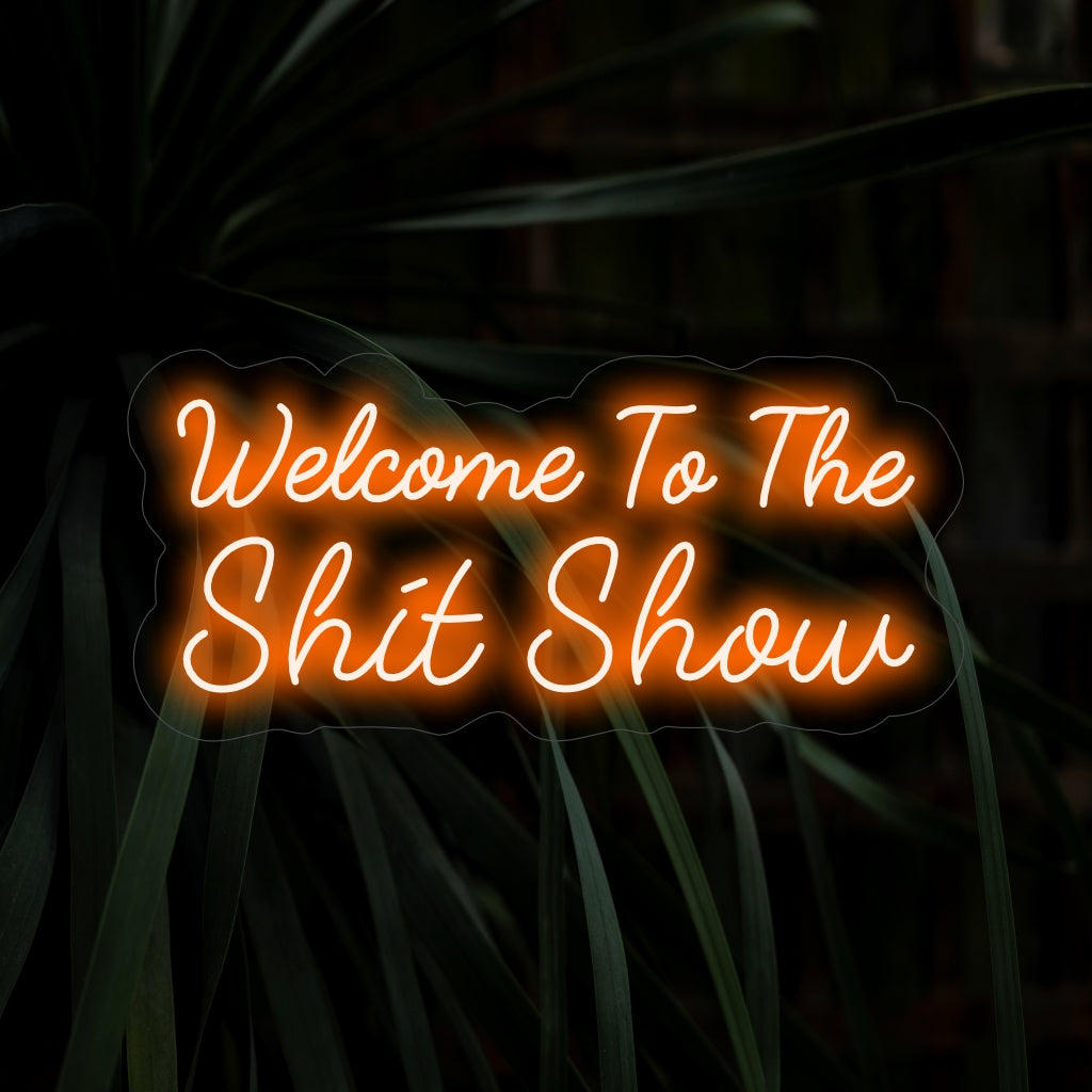 "Welcome To The Shit Show Neon Sign" lägger till en lekfull och humoristisk touch till ditt utrymme med sin fräcka glöd, som omfamnar livets kaotiska och oförutsägbara ögonblick.