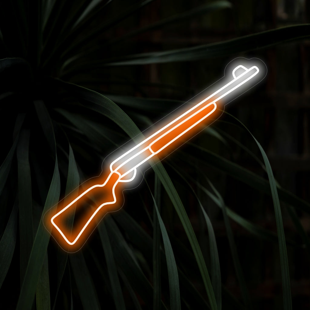 "Western Rifle Neon Sign" kanaliserar den robusta andan i det gamla västern med sin distinkta siluett, som avger en djärv glöd som lägger till en touch av gränsöverskridande charm till ditt utrymme.