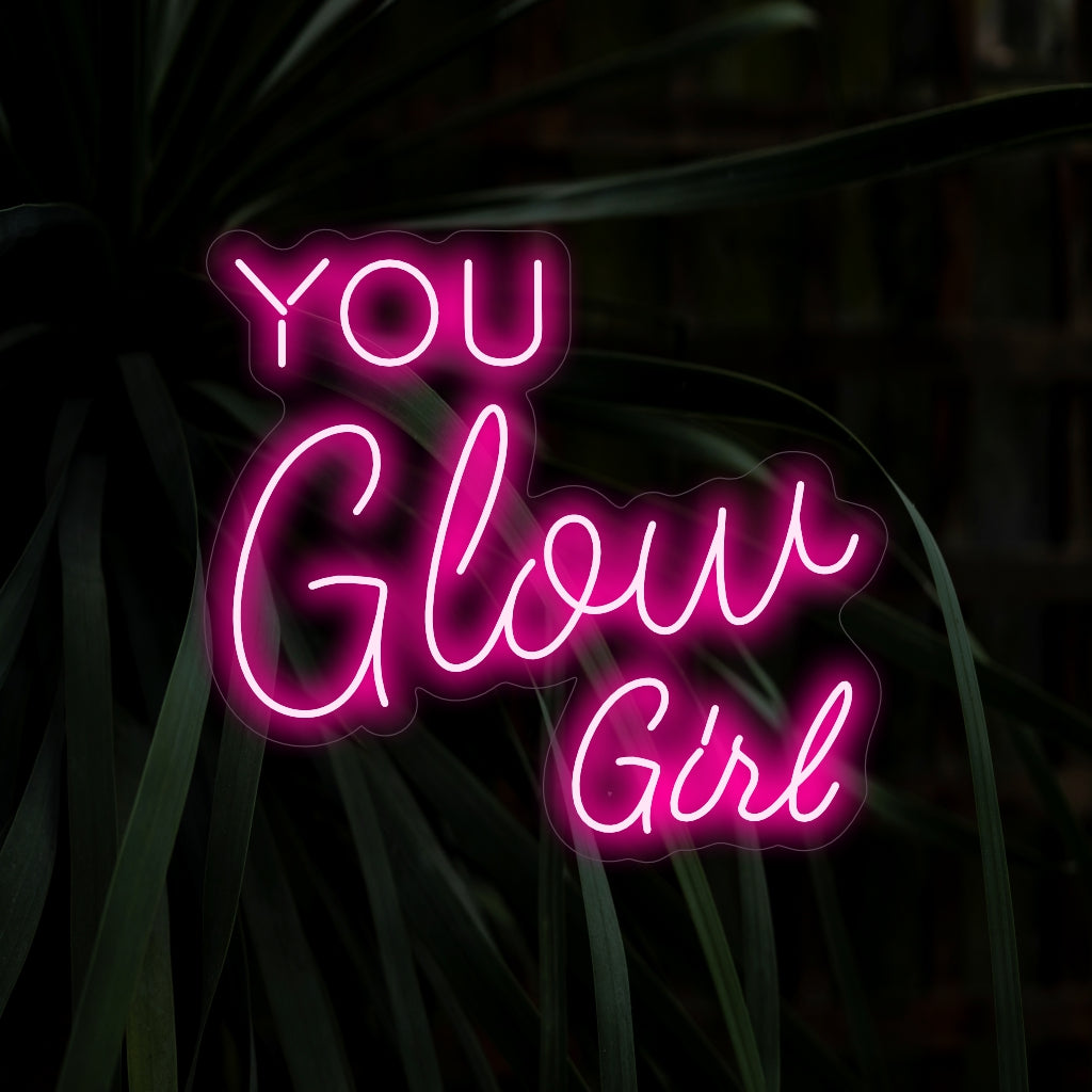 "You Glow Girl Neon Sign" - En neonskylt som hyllar självförtroende och positivitet med en levande och upplyftande glöd.