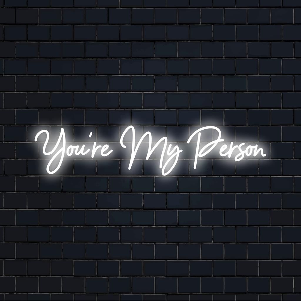 Anpassad LED-neonskylt som visar You're My Person, perfekt för unik neonväggkonst eller personlig heminredning.