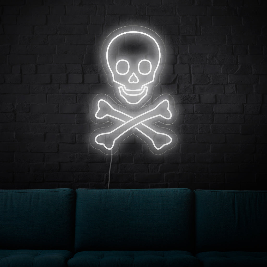 En fängslande neonskylt med en piratskalle och korsade ben, som symboliserar äventyr och andan på öppet hav.