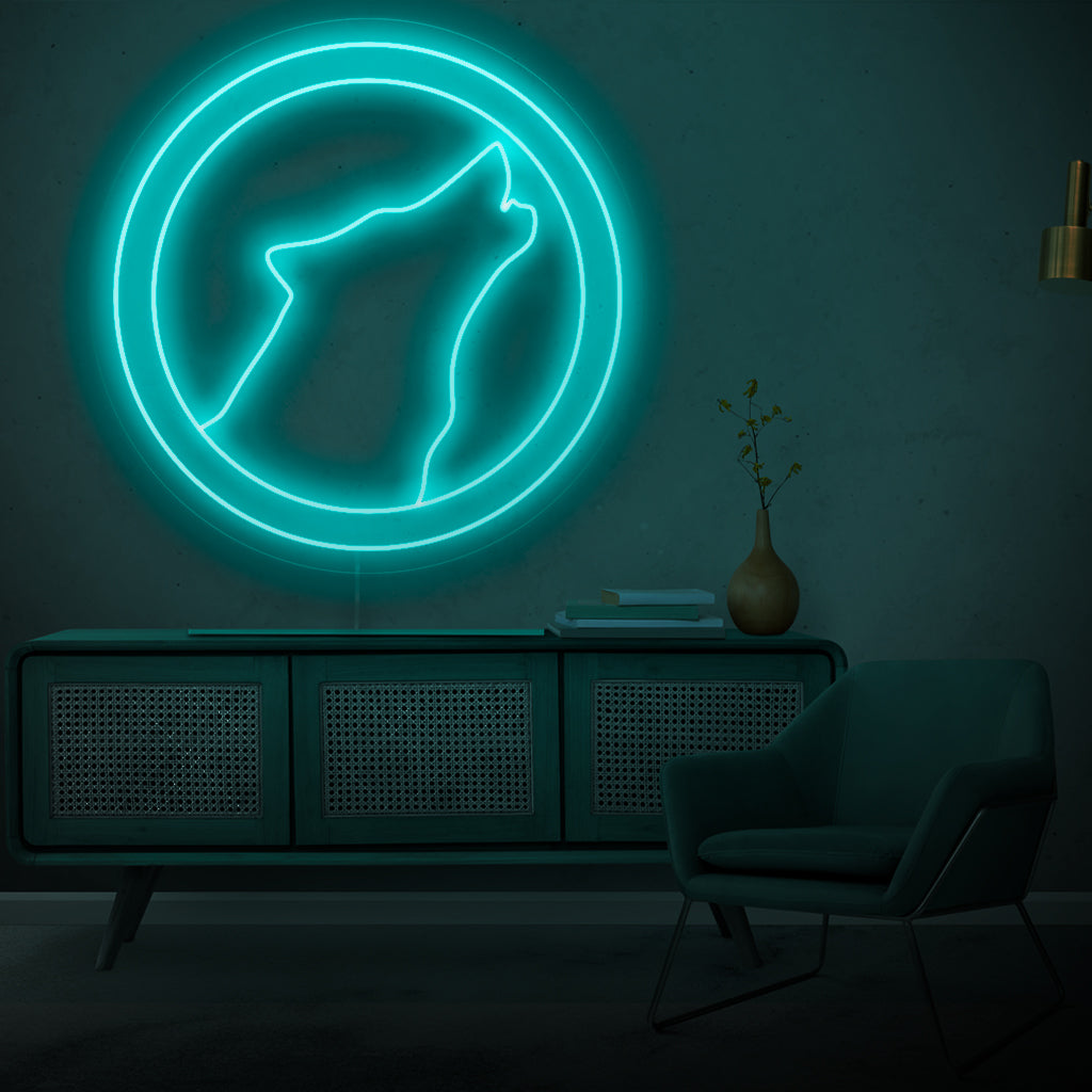 Vargneonskylten är ett majestätiskt tillägg till inredning med vilda djur och djur, som utstrålar styrka och avger ett fängslande ljus.