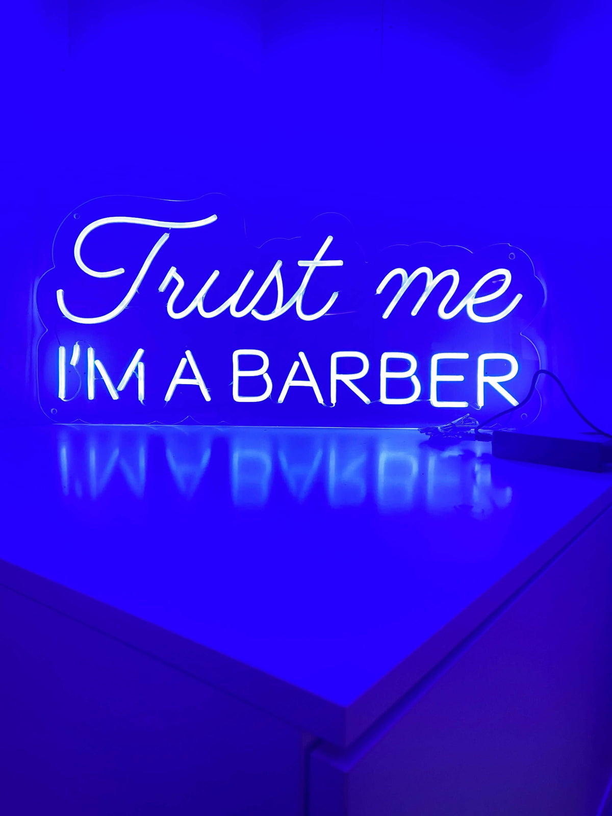 Lita på mig I'm a Barber Neonskylt - The Art Neon