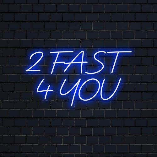 Custom 2 Fast 4 You LED neonskylt i livfulla färger; idealisk för inredning, ger ett djärvt uttryck till alla utrymmen.