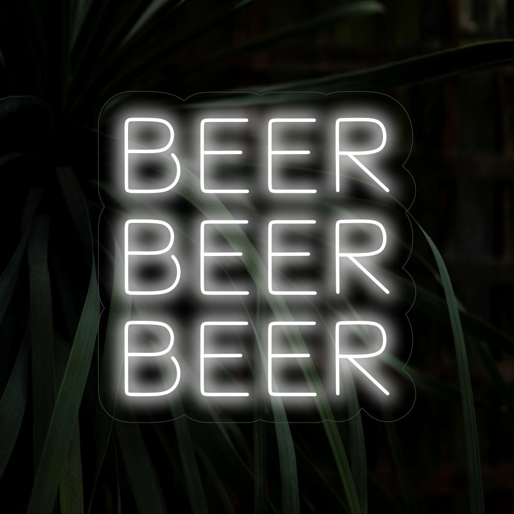 Levande LED neonskylt med orden Beer Beer Beer strålande i klassiskt manus; perfekt för hembar väggdekoration.