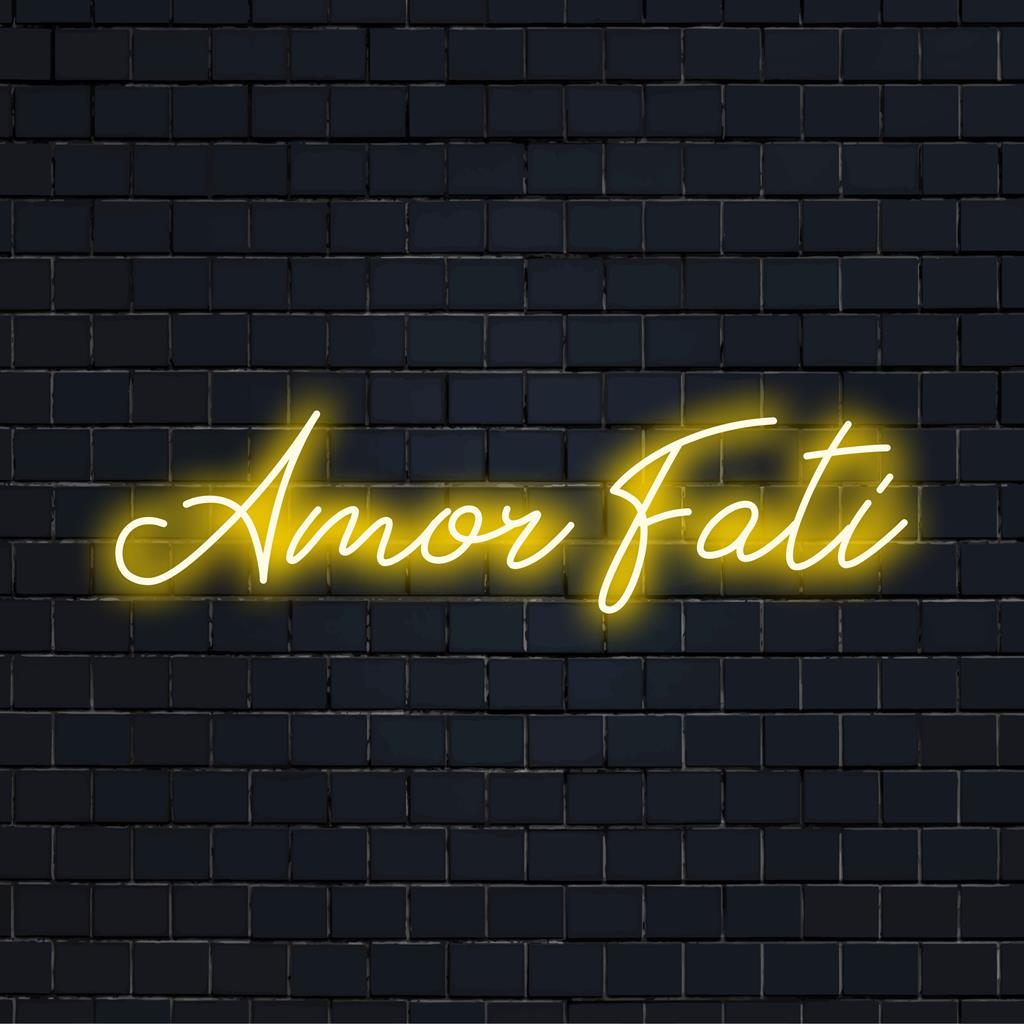 Livfull Amor Fati neonskylt glödande med anpassad LED-konstnär, perfekt för att lägga till stil till alla utrymmen med modern ljusinredning.