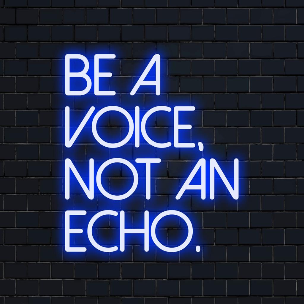 Anpassad LED-neonskylt som läser Be A Voice, Not An Echo med glödande bokstäver, perfekt för personlig väggdekoration.
