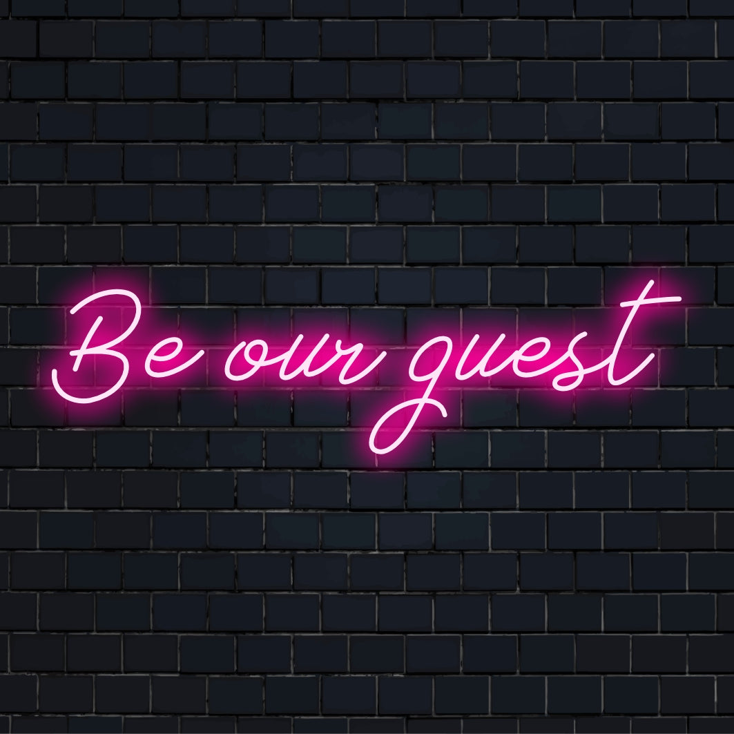 LED neonskylt med Be Own Guest-fras anpassad i ljust, flytande manus. Ett stilfullt, personligt dekoruttryck.