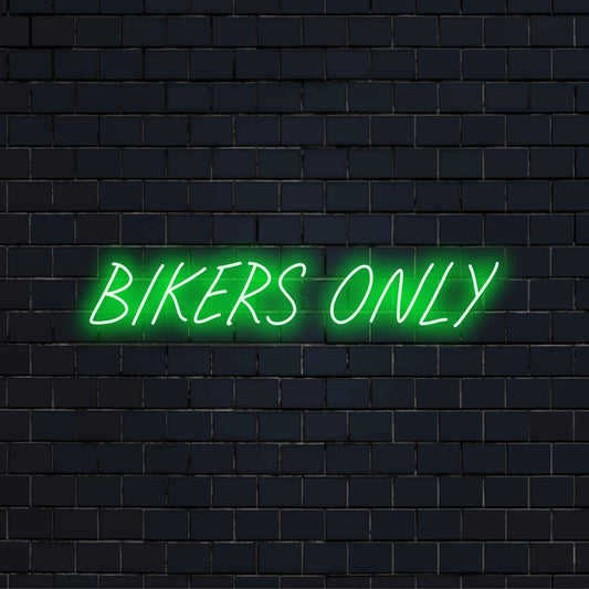 Anpassad LED-neonskylt som lyser med Bikers Only-text, perfekt för motorcykelentusiaster och unik rymddekor.
