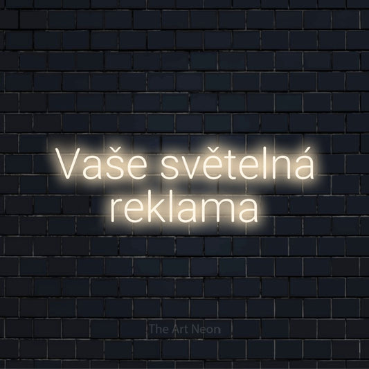 Neonový nápis na míru „Vaše světelná reklama“ na černé cihlové zdi