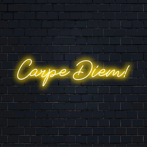 Handgjord LED neonskylt med Carpe Diem! fras, perfekt för en motiverande neonljusskärm i alla utrymmen.