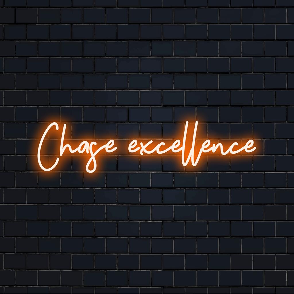 Vibrant Chase Excellence LED neonskylt som blandar anpassad neonkonst med motiverande dekor för alla utrymmen.