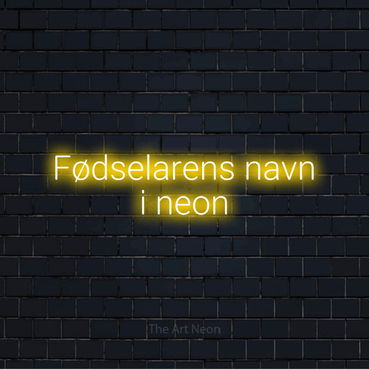 Personligt neonskilt med teksten “Fødselarens navn i neon” på en sort murstensvæg