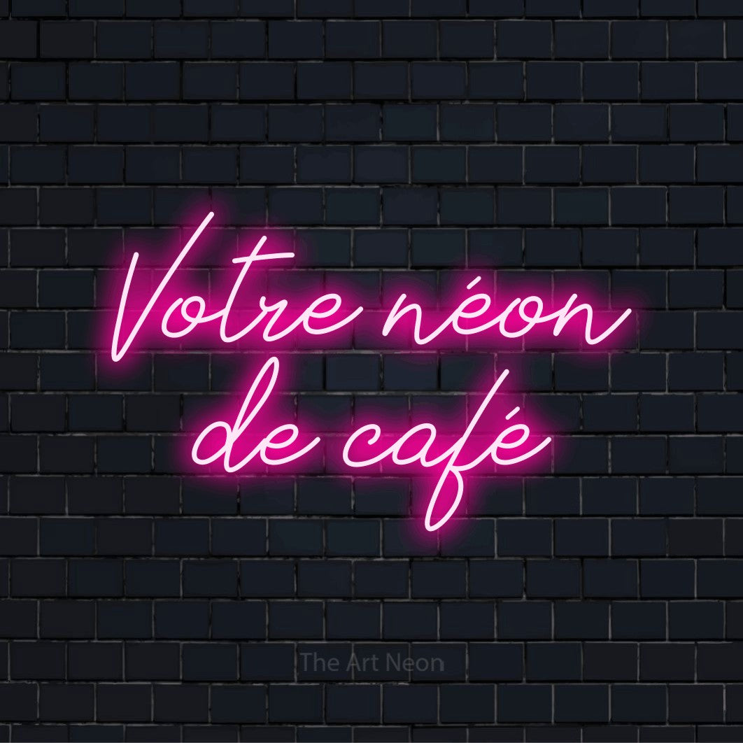 Enseigne néon personnalisée « Votre néon de café » sur un mur en briques noires
