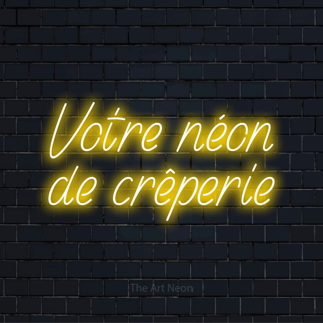 Enseigne néon personnalisée « Votre néon de crêperie » sur un mur en briques noires