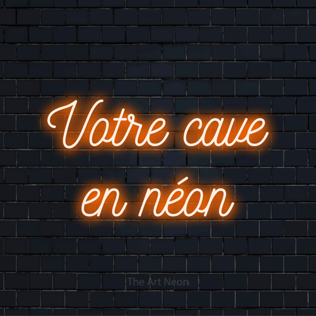 Enseigne néon personnalisée « Votre cave en néon » sur un mur en briques noires