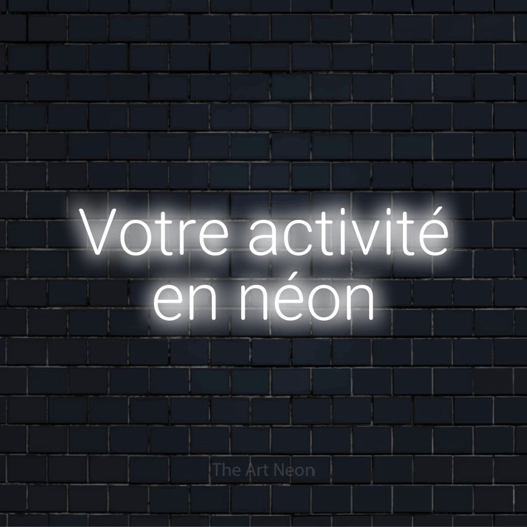 Enseigne néon personnalisée « Votre activité en néon » sur un mur en briques noires