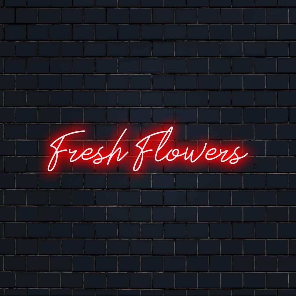 Upplyst neonskylt med färska blommor som visar ljusa anpassade LED-bokstäver, perfekt för livfull neoninredning.