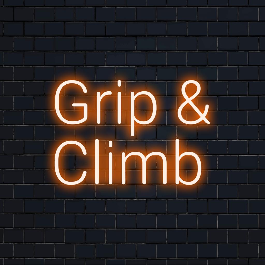 Anpassad LED neonskylt Grip and Climb, som visar upp ljus typografi och kreativitet för unik inredning.