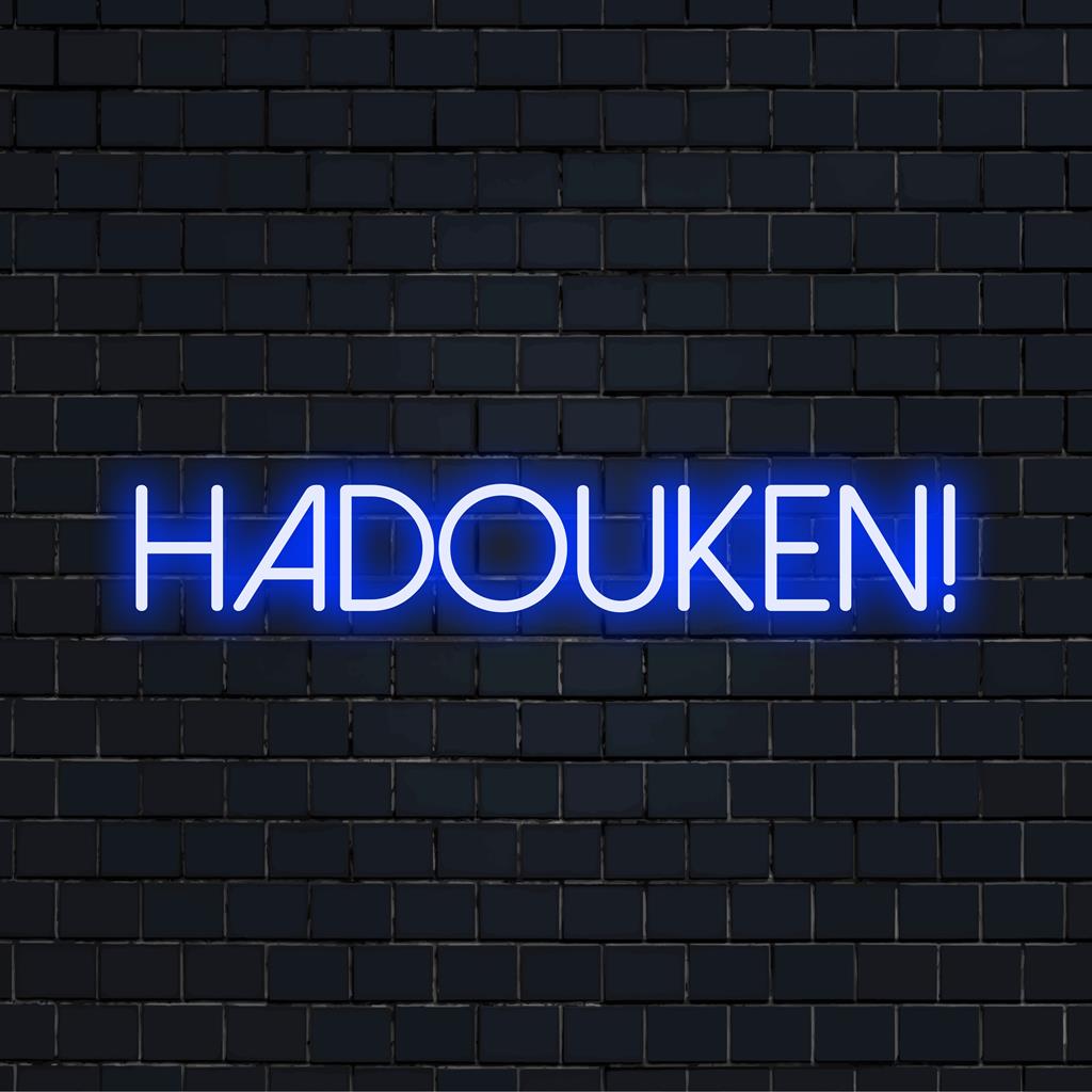 Anpassad LED neonskylt stavning Hadouken! i livfulla neonfärger; perfekt neonväggkonst för spelentusiaster.