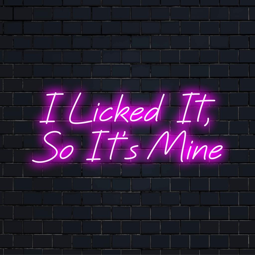 Anpassad LED-neonskylt med lekfull text: I Licked It, So It's Mine. Perfekt neonväggkonst för en humoristisk touch.