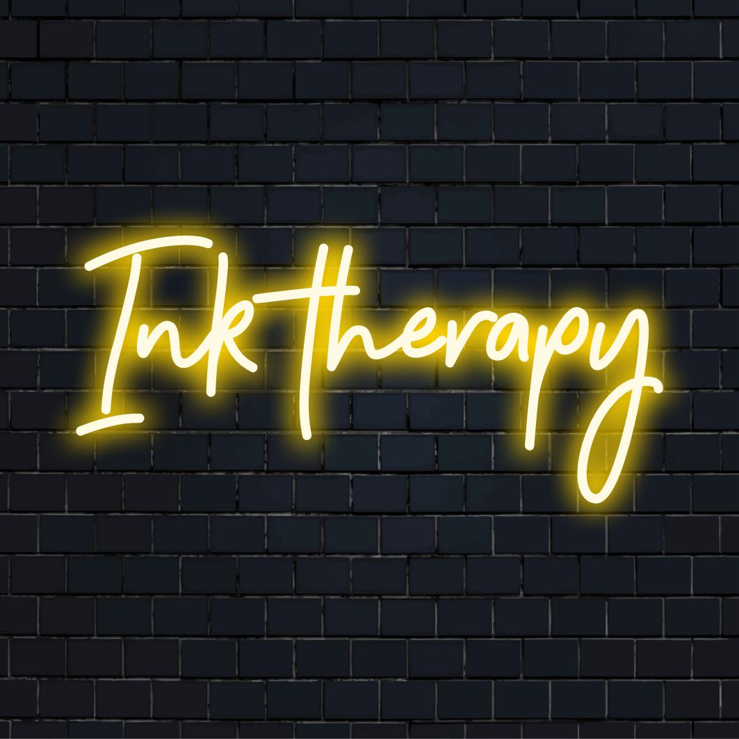 Vibrant Ink Therapy neonskylt, perfekt för alla utrymmen. Skräddarsytt LED-neonljus som utstrålar kreativitet och unikt konstnärskap.