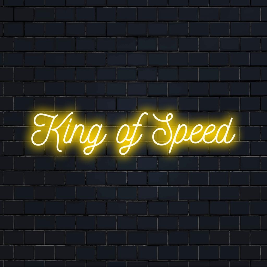 Anpassad LED-neonskylt med King Of Speed-text i levande ljus, perfekt för neonväggkonst och personlig inredning.