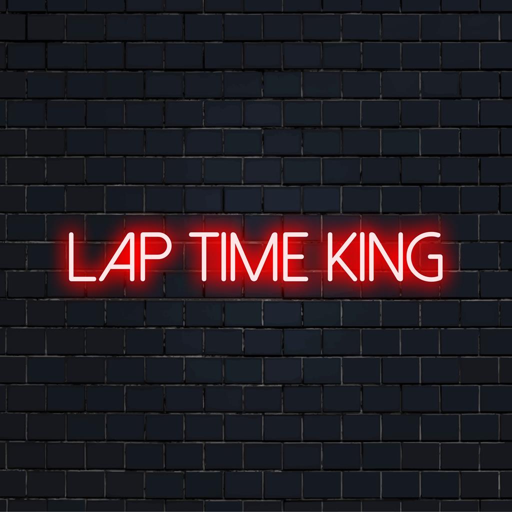 Briljant anpassad LED-neonskylt som visar upp Lap Time King, perfekt för levande och personlig neonväggdekoration.