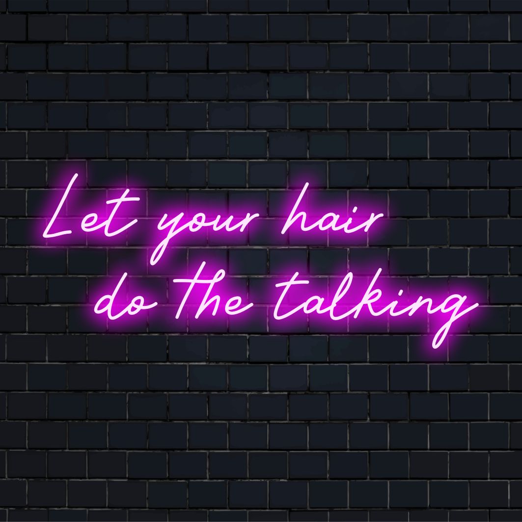 Skräddarsydd LED-neonskylt med frasen Let Your Hair Do The Talking, perfekt för personlig inredning eller salongsväggkonst.