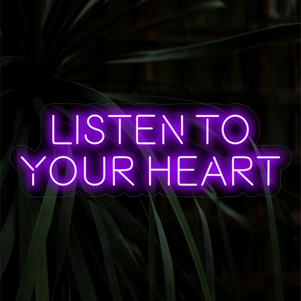 "Listen To Your Heart Neon Sign" är ett uppriktigt och inspirerande tillägg för utrymmen som främjar inre visdom. Lys upp med känslomässig resonans!