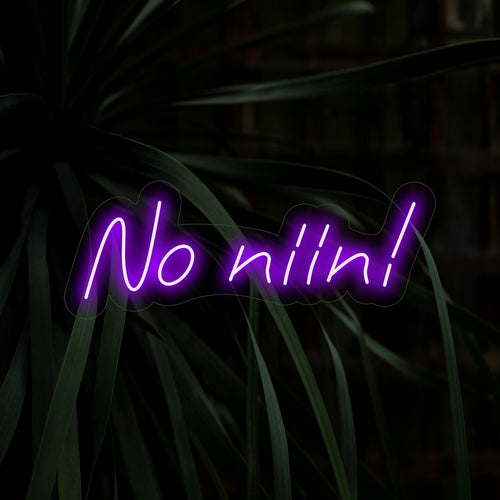 "No Niin! Neon Sign" är ett unikt och lekfullt tillskott, perfekt för utrymmen som uppskattar en touch av finsk charm. Lys upp med en distinkt nordisk stil!