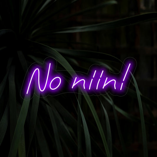 "No Niin! Neon Sign" är ett unikt och lekfullt tillskott, perfekt för utrymmen som uppskattar en touch av finsk charm. Lys upp med en distinkt nordisk stil!