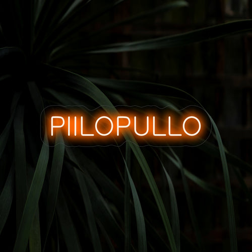 "Pillopullo Neon Sign" är ett lekfullt och unikt tillägg, perfekt för utrymmen som omfamnar en nyckfull och lättsam atmosfär. Lys upp med finsk charm och kul!