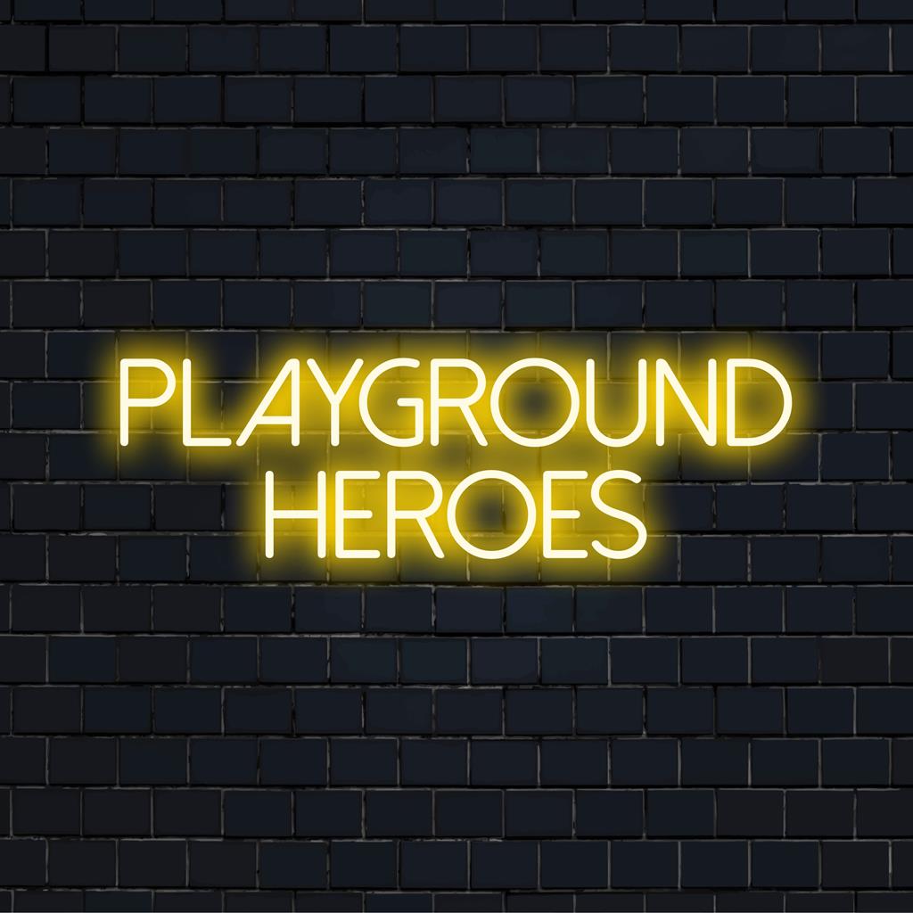 Anpassad LED-skylt med titeln Playground Heroes, med personlig neondekor, perfekt för en livlig rumsatmosfär.