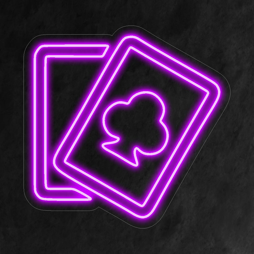 "Playing Cards Neon Sign" är ett levande och lekfullt tillägg, perfekt för utrymmen som omfamnar spänningen i kortspel. Lys upp med en anda av spel och underhållning!