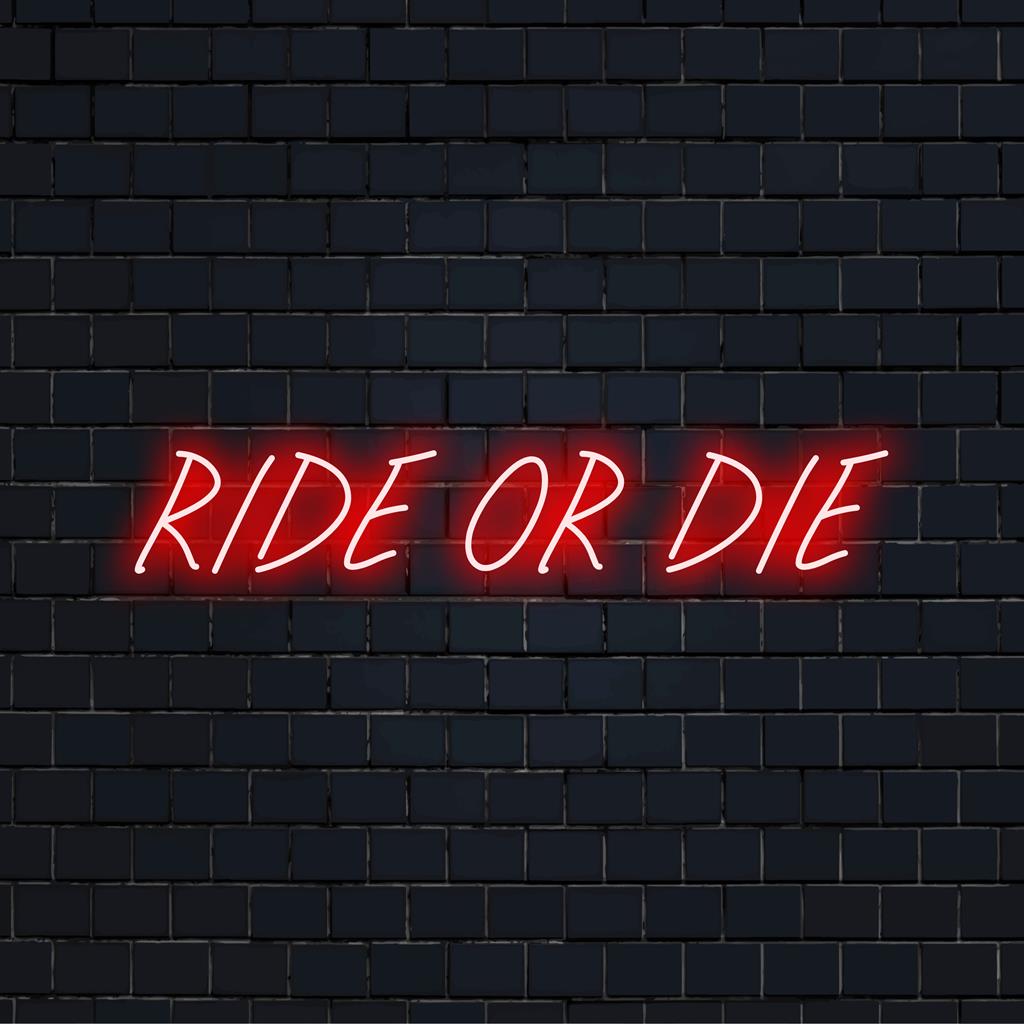 Upplyst "Ride Or Die" LED neonskylt, perfekt som livfull heminredning eller unik personlig väggkonst.