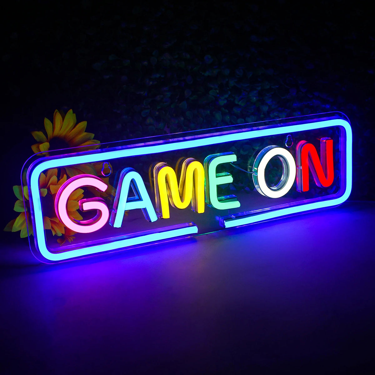Bilden har en levande "Game On" LED-neonskylt som lyser med en ljus, iögonfallande nyans.