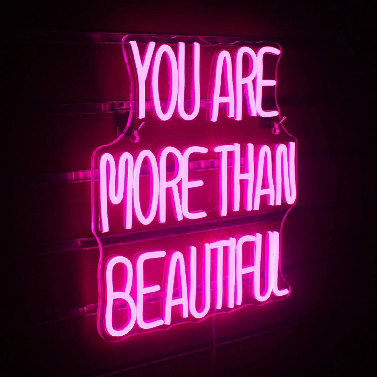 You Are More Than Beautiful – LED-ljusskylt (5 V USB)