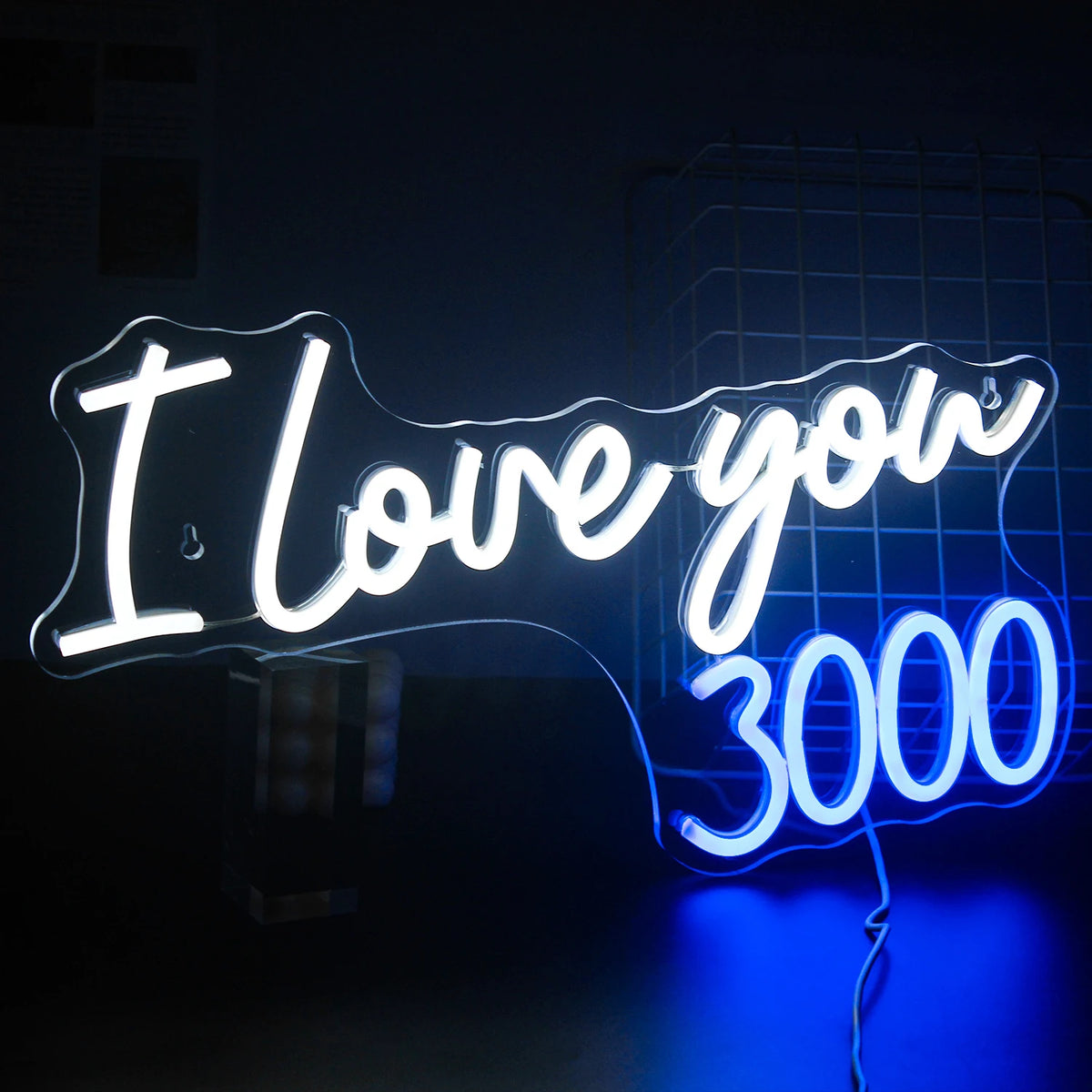 En livlig LED-neonskylt som visar frasen "I Love You 3000 Times" i ett lekfullt, kursivt teckensnitt.
