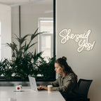 She Said Yes – LED-neonskylt (5 V USB)