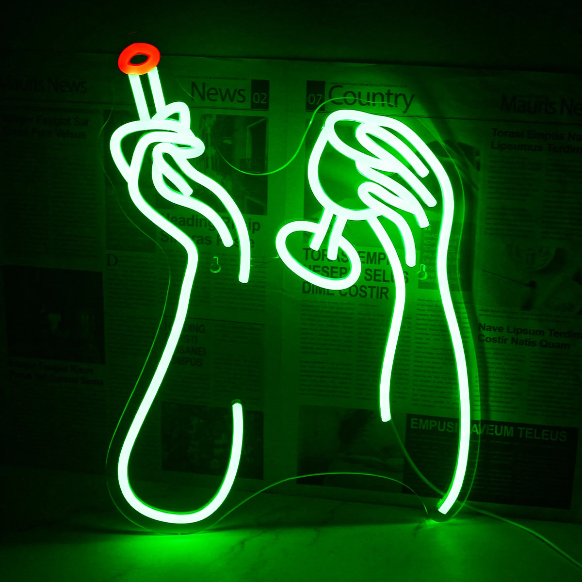 Bilden har en levande LED-neonskylt som visar orden "Röka och dricka" i ljusa, iögonfallande färger.