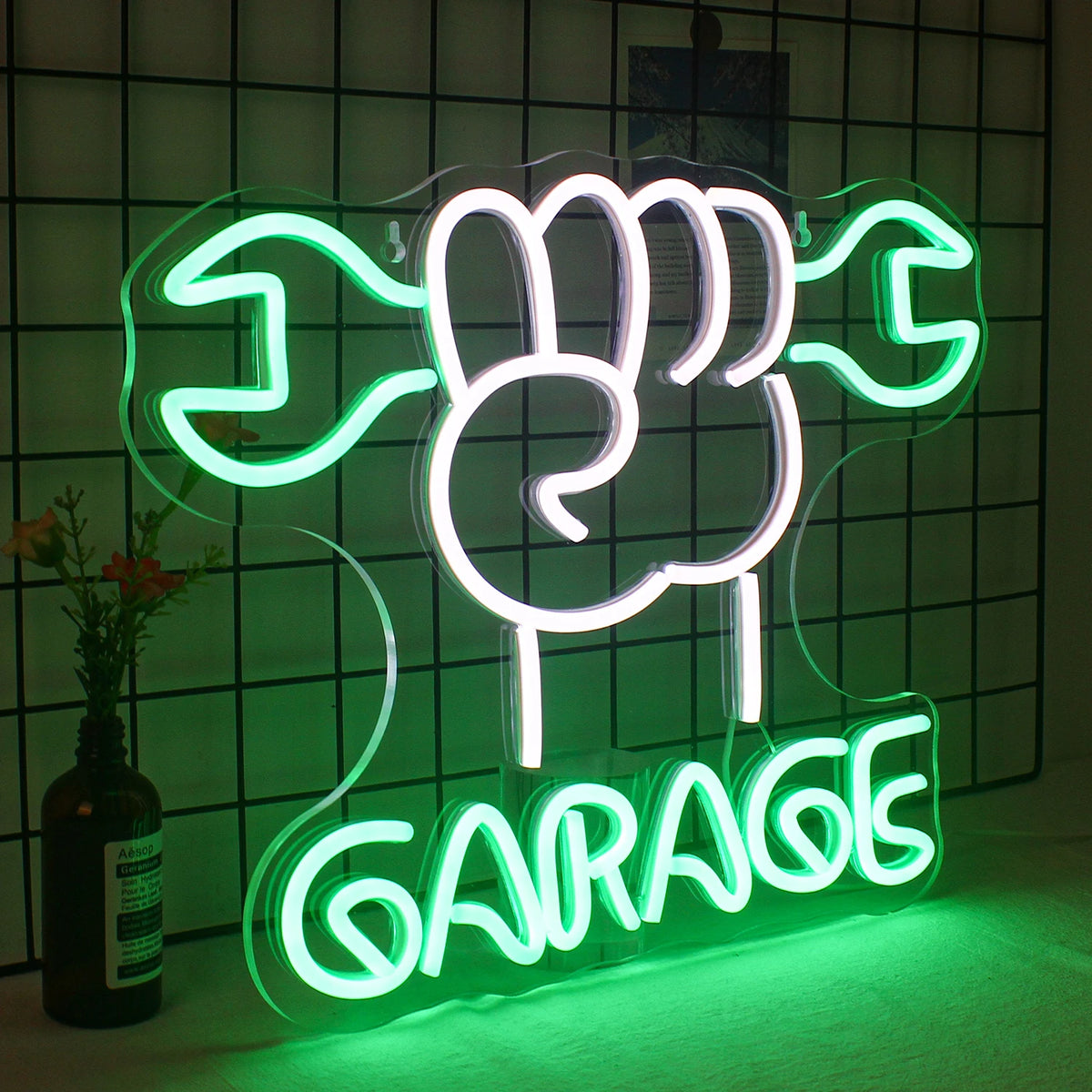 GARAGE – Hand som håller en skiftnyckel – LED-neonskylt (5 V USB)