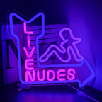 Bilden har en levande LED-neonskylt som visar orden "Live Nudes Girl" i lekfullt kursivt manus.