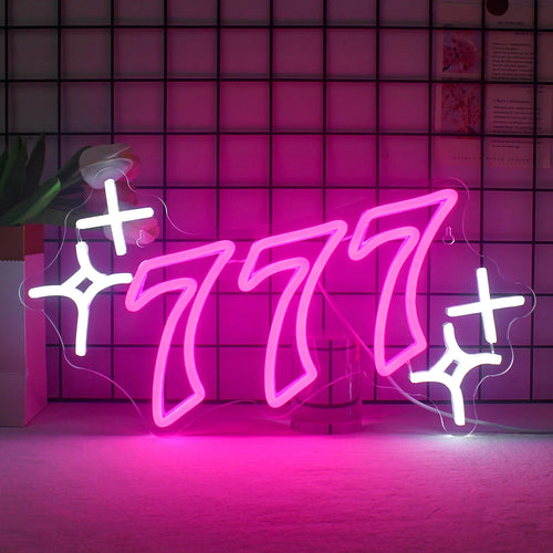 Bilden har en handgjord LED-neonskylt som visar orden "Lucky Number 777" i en livfull, iögonfallande design.