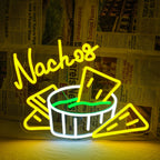 En livlig "Nachos" LED neonskylt, handgjord med omsorg, mot en mörk bakgrund.